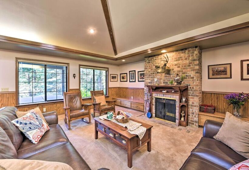 Camano Island Family House W/ Hot Tub & Deck!