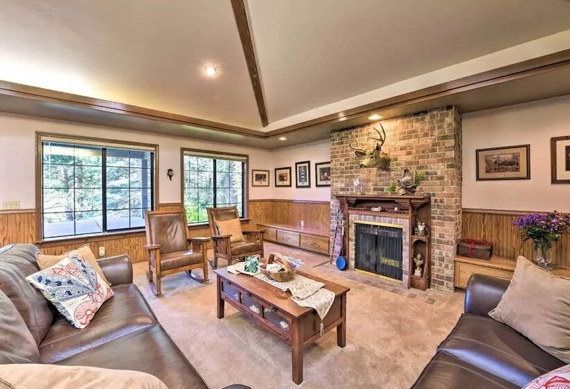 Camano Island Family House W/ Hot Tub & Deck!