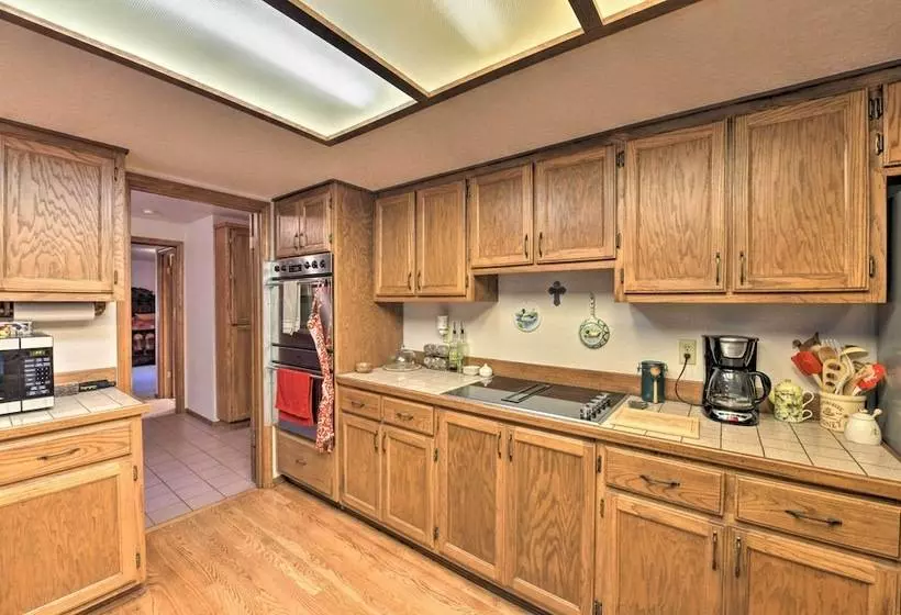 Camano Island Family House W/ Hot Tub & Deck!