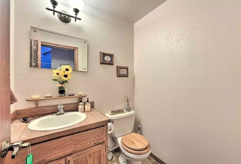 Camano Island Family House W/ Hot Tub & Deck!