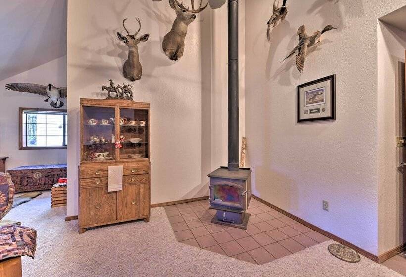 Camano Island Family House W/ Hot Tub & Deck!