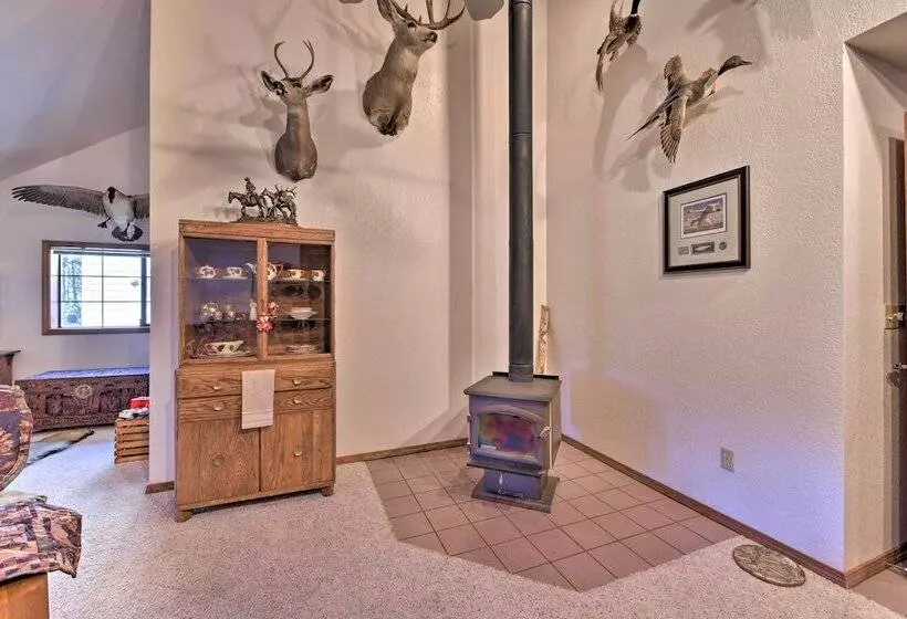 Camano Island Family House W/ Hot Tub & Deck!