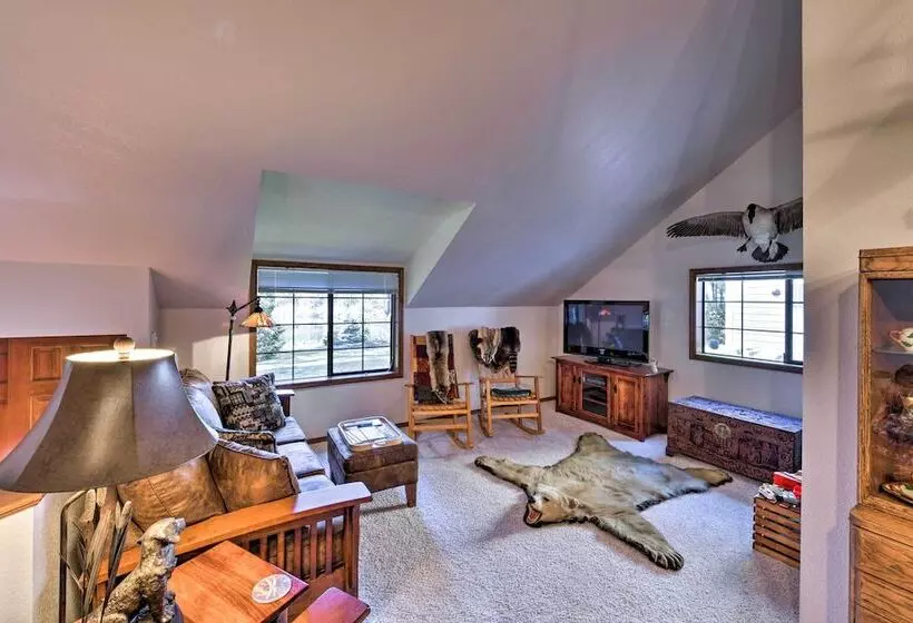 Camano Island Family House W/ Hot Tub & Deck!