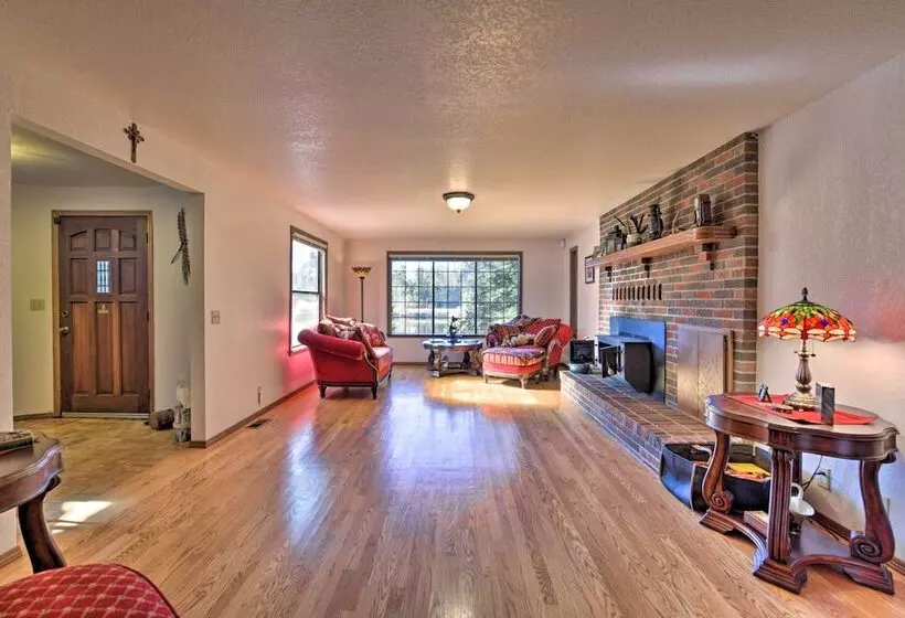 Camano Island Family House W/ Hot Tub & Deck!