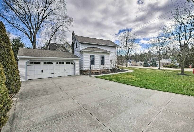 Chagrin Falls Home < Half Mi To Waterfall!