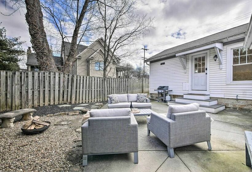 Chagrin Falls Home < Half Mi To Waterfall!