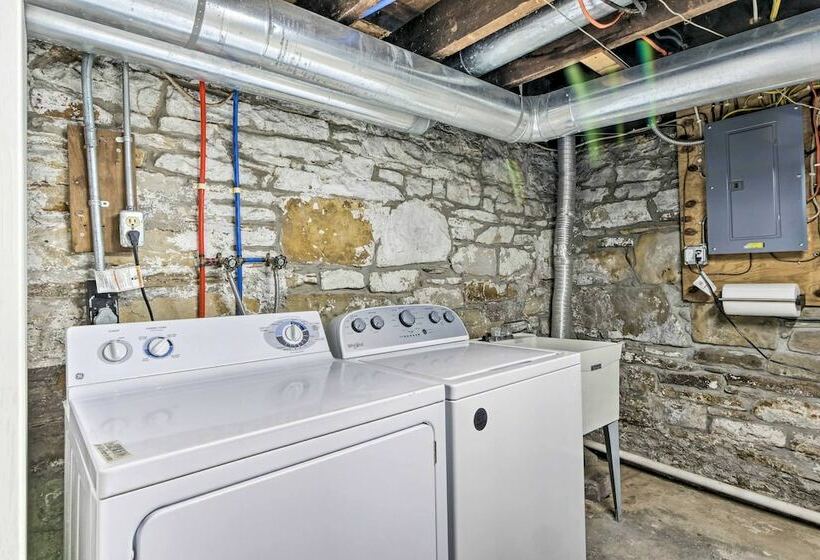 Chagrin Falls Home < Half Mi To Waterfall!