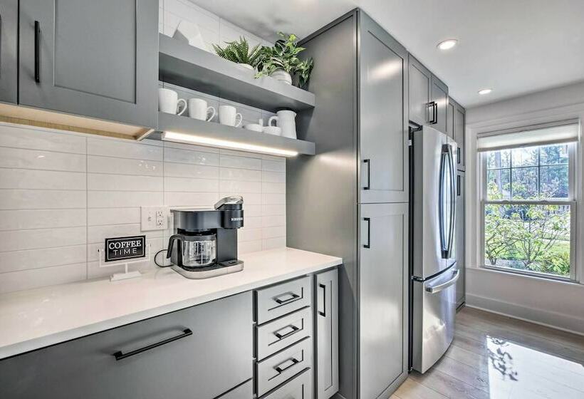 Chagrin Falls Home < Half Mi To Waterfall!