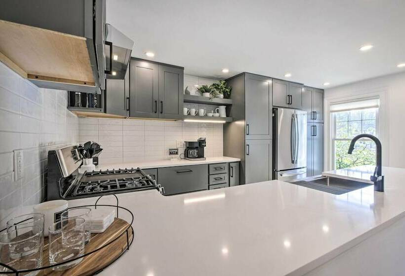 Chagrin Falls Home < Half Mi To Waterfall!