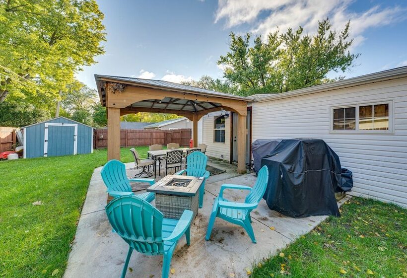 Charming Retreat   Walk To Lake Koshkonong!