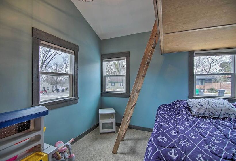 Charming Retreat   Walk To Lake Koshkonong!