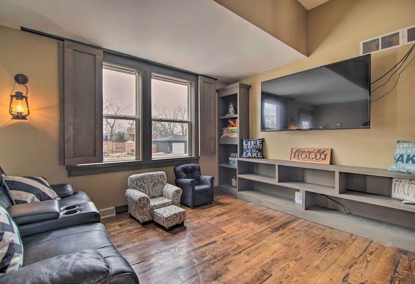 Charming Retreat   Walk To Lake Koshkonong!