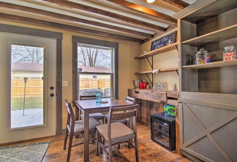 Charming Retreat   Walk To Lake Koshkonong!