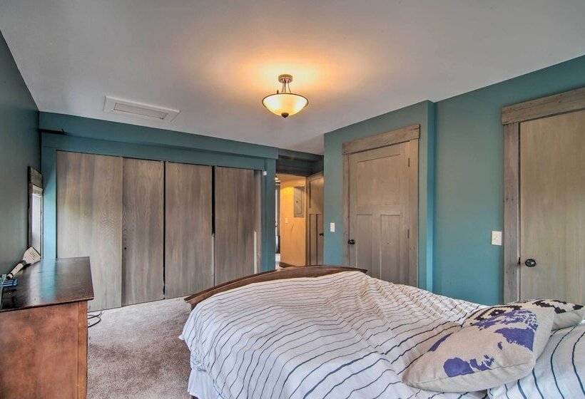 Charming Retreat   Walk To Lake Koshkonong!