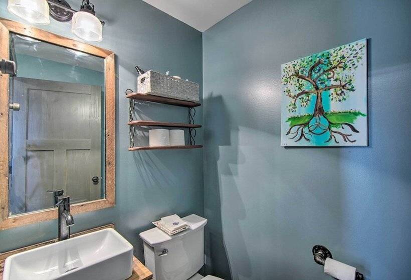 Charming Retreat   Walk To Lake Koshkonong!