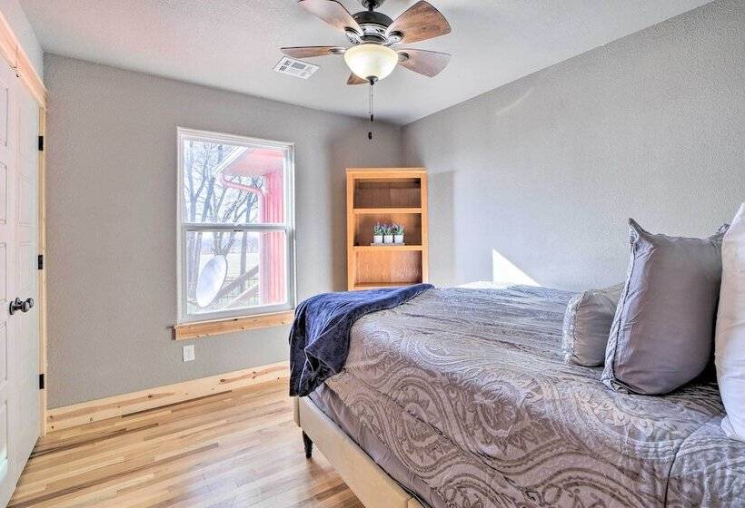 Claremore Country Home W/ Large Yard & Grill!