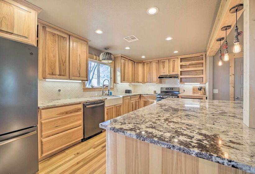 Claremore Country Home W/ Large Yard & Grill!