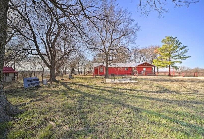 Claremore Country Home W/ Large Yard & Grill!