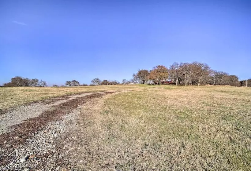 Claremore Country Home W/ Large Yard & Grill!