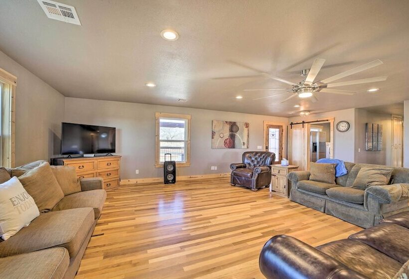 Claremore Country Home W/ Large Yard & Grill!