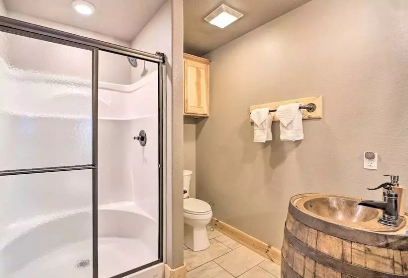 Claremore Country Home W/ Large Yard & Grill!