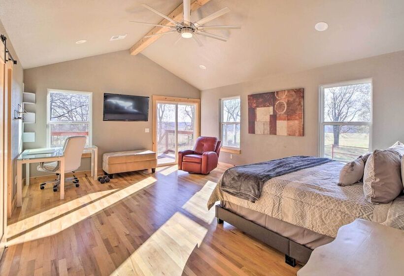 Claremore Country Home W/ Large Yard & Grill!