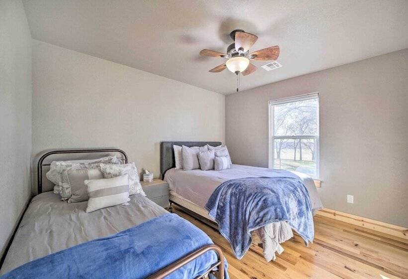 Claremore Country Home W/ Large Yard & Grill!