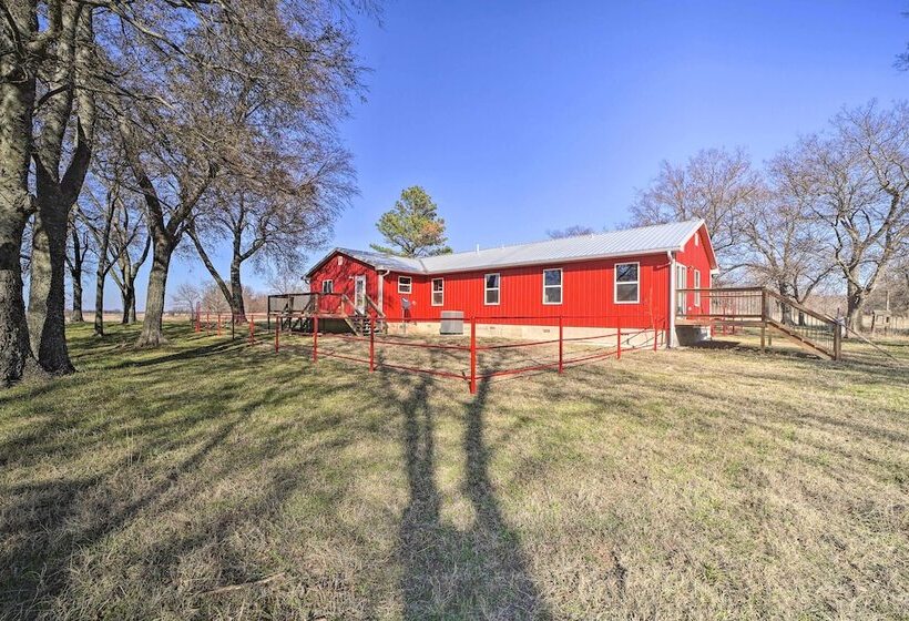 Claremore Country Home W/ Large Yard & Grill!