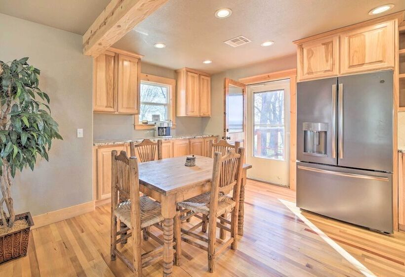 Claremore Country Home W/ Large Yard & Grill!