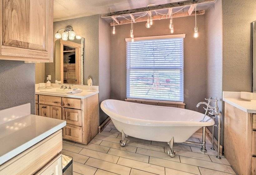 Claremore Country Home W/ Large Yard & Grill!