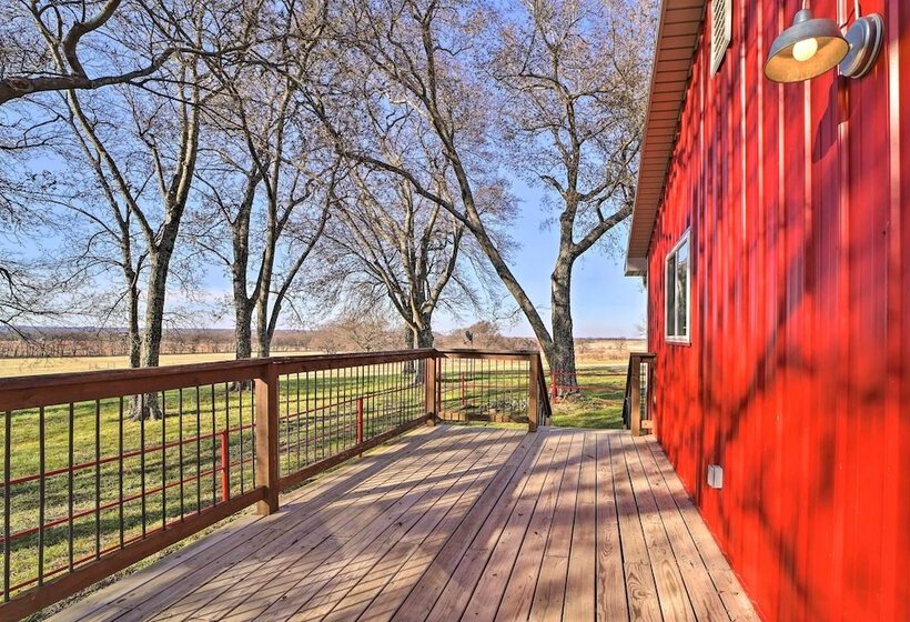 Claremore Country Home W/ Large Yard & Grill!
