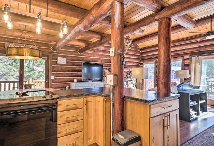 Classic Colorado Log Home W/ Mountain Views!