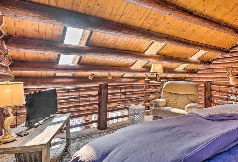 Classic Colorado Log Home W/ Mountain Views!