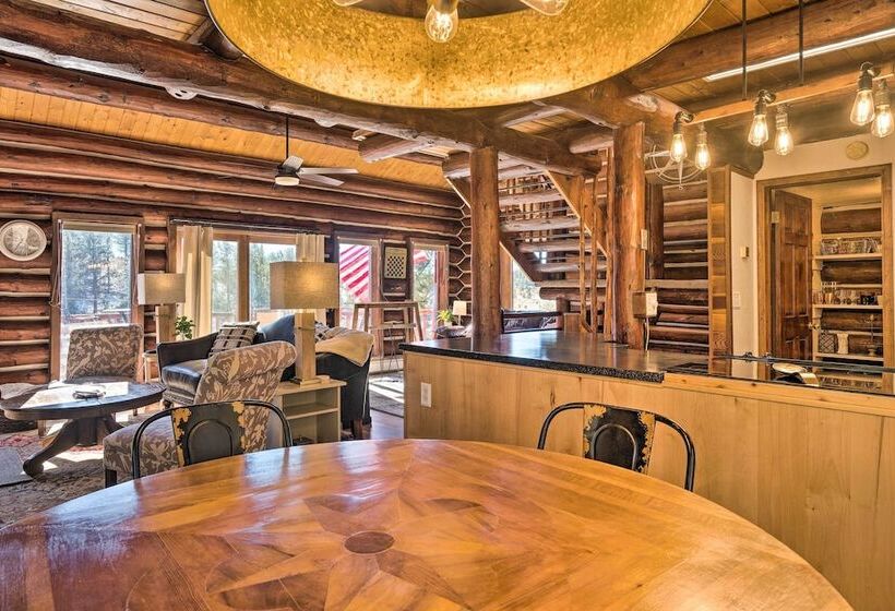 Classic Colorado Log Home W/ Mountain Views!