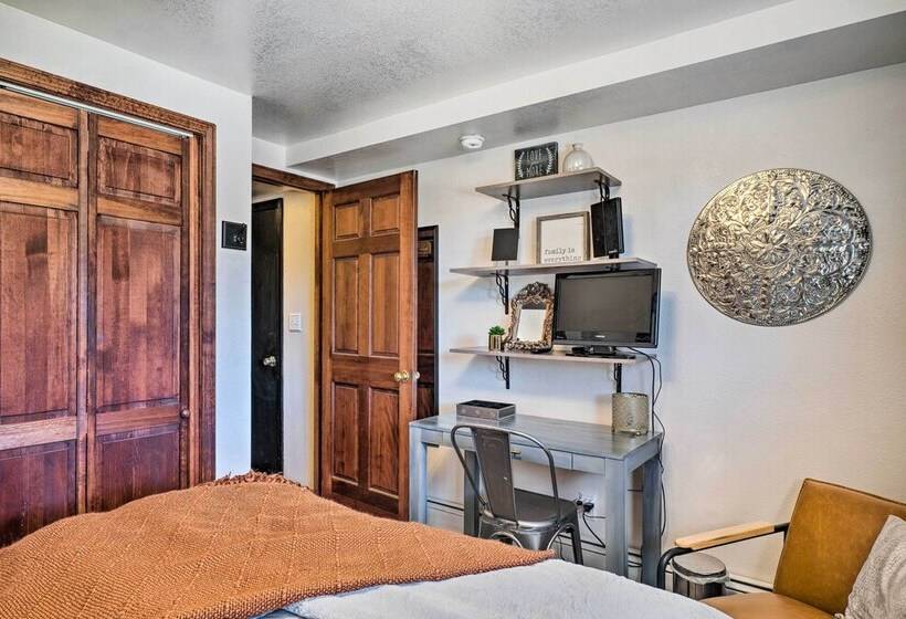 Classic Colorado Log Home W/ Mountain Views!