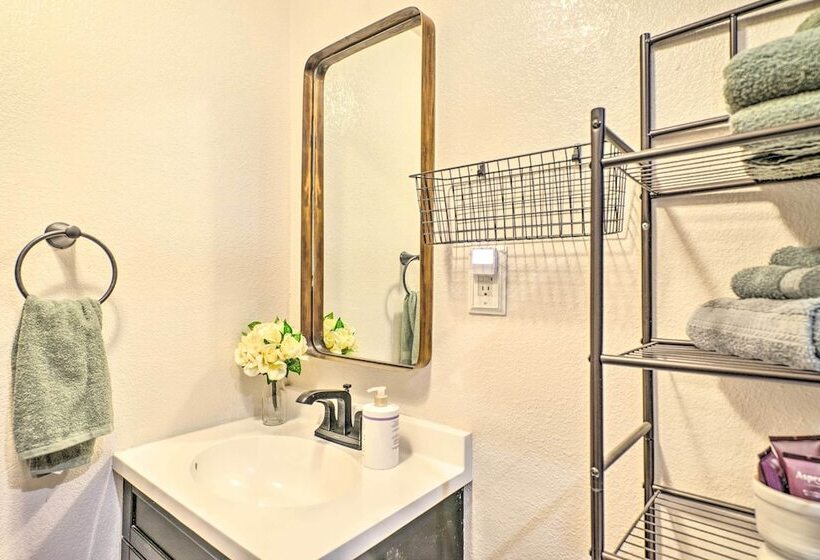 Classic Colorado Log Home W/ Mountain Views!