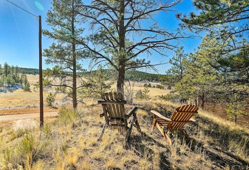 Classic Colorado Log Home W/ Mountain Views!