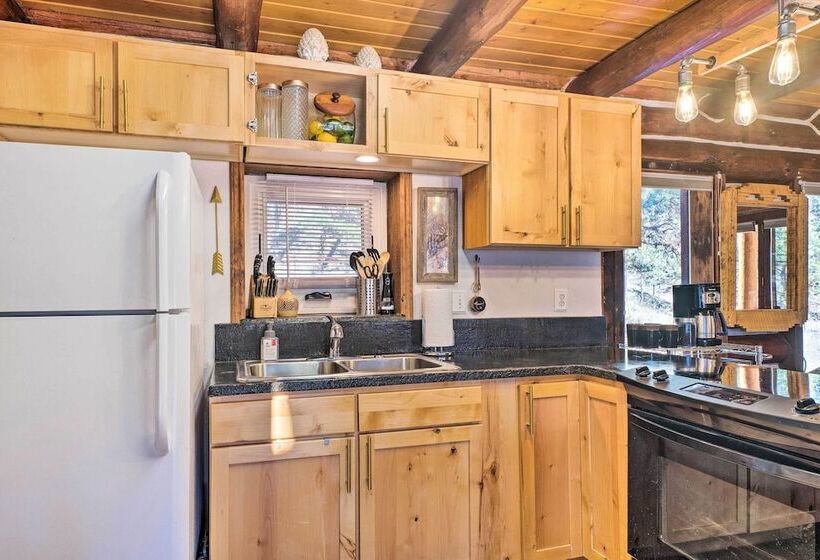 Classic Colorado Log Home W/ Mountain Views!