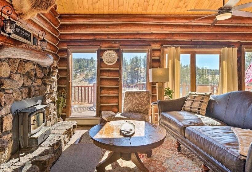 Classic Colorado Log Home W/ Mountain Views!
