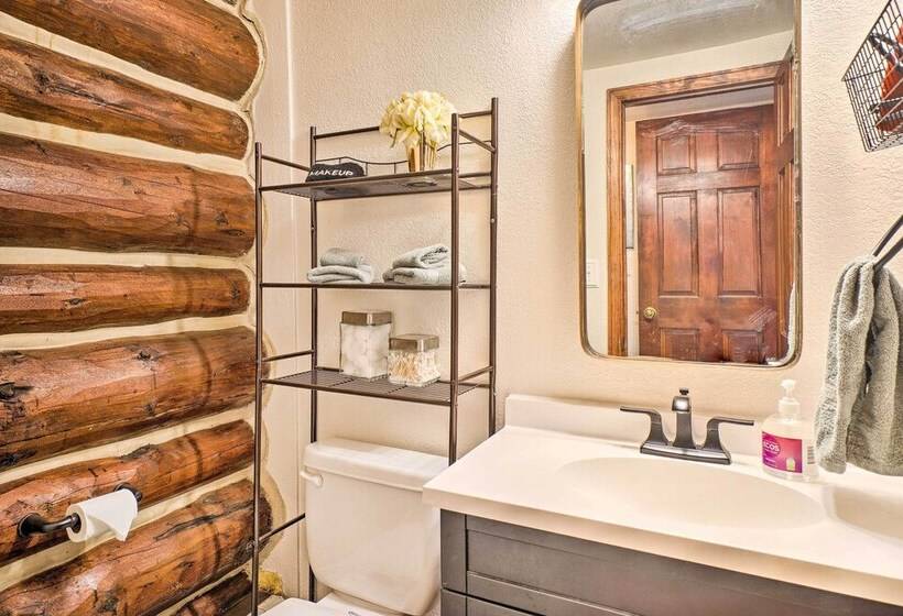 Classic Colorado Log Home W/ Mountain Views!