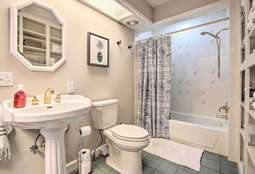 Countryside Cottage W/ Large Yard Near Topeka