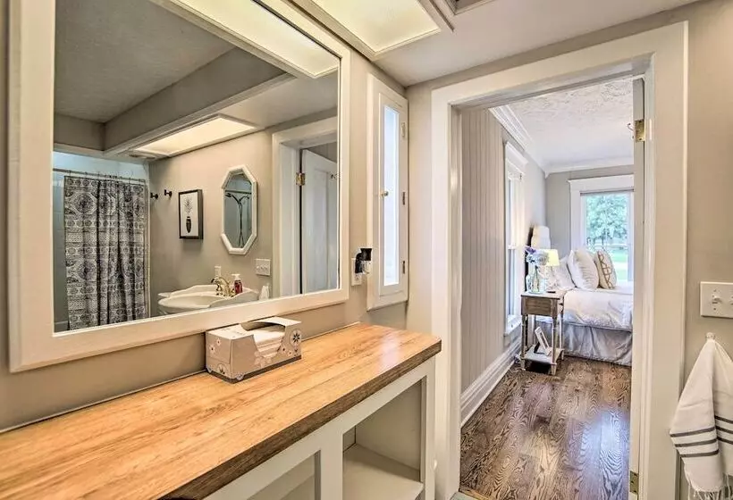 Countryside Cottage W/ Large Yard Near Topeka