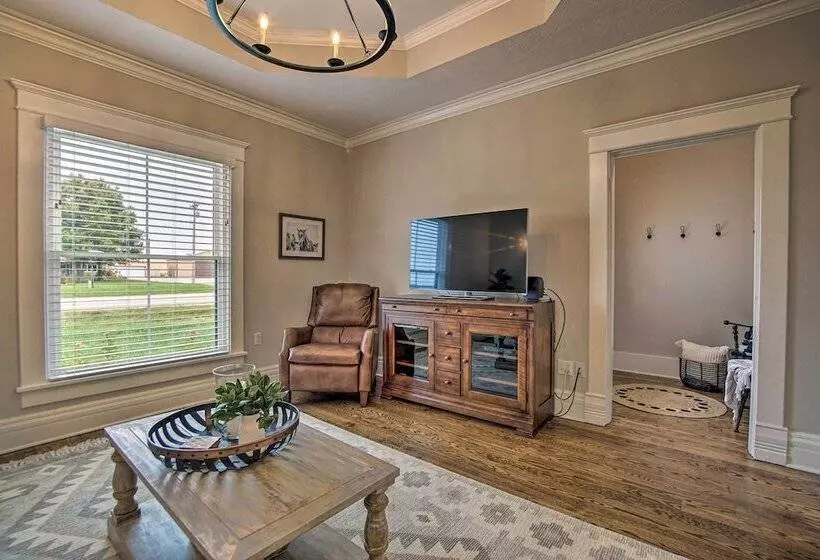 Countryside Cottage W/ Large Yard Near Topeka