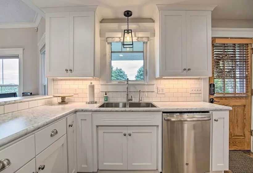 Countryside Cottage W/ Large Yard Near Topeka