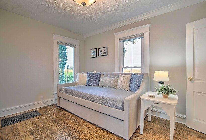 Countryside Cottage W/ Large Yard Near Topeka