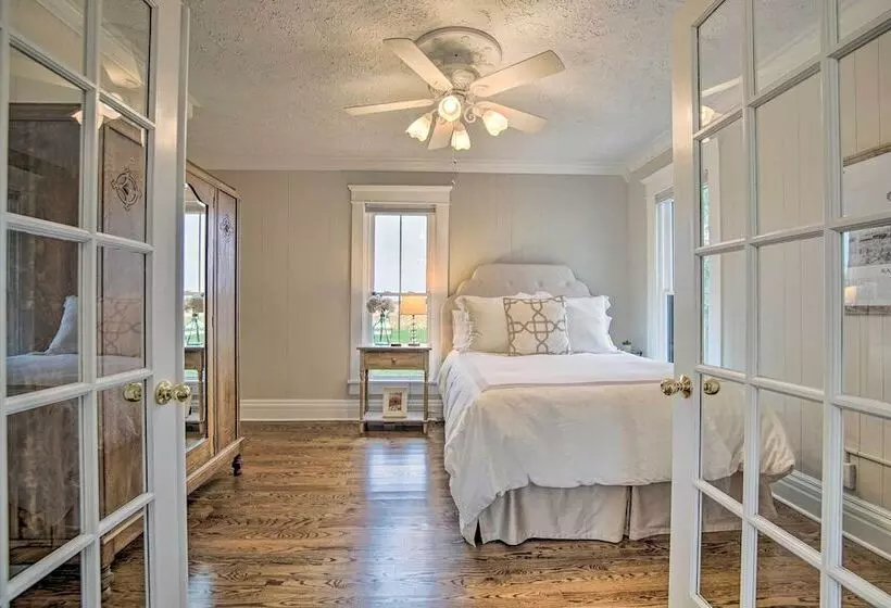 Countryside Cottage W/ Large Yard Near Topeka