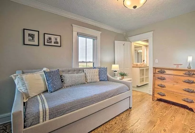 Countryside Cottage W/ Large Yard Near Topeka