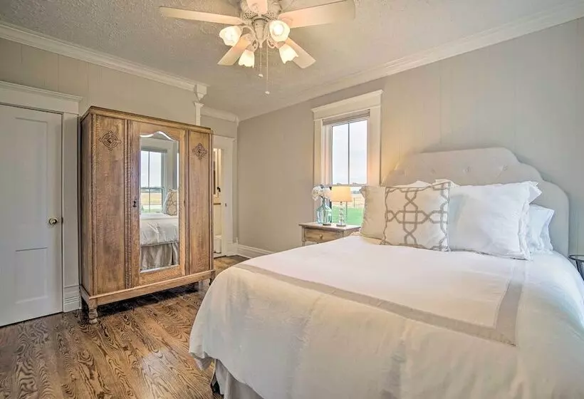 Countryside Cottage W/ Large Yard Near Topeka