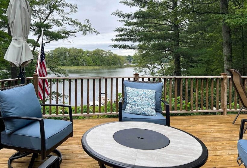 Cozy Lakeside Cottage: Pontoon, Kayaks, Grill