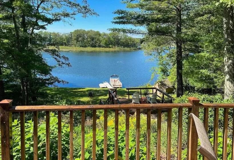 Cozy Lakeside Cottage: Pontoon, Kayaks, Grill